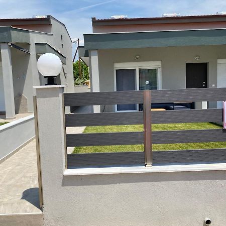 Lili Houses In Nikiti 350M From The Beach Exterior photo