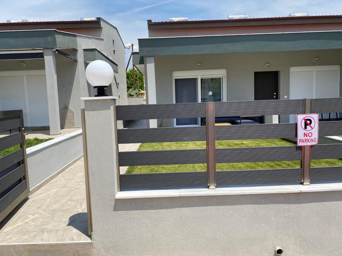 Lili Houses In Nikiti 350M From The Beach Exterior photo