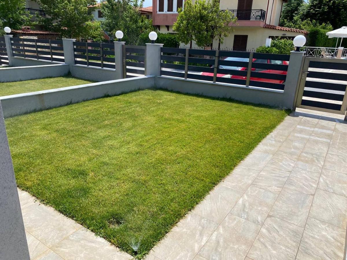 Lili Houses In Nikiti 350M From The Beach Exterior photo